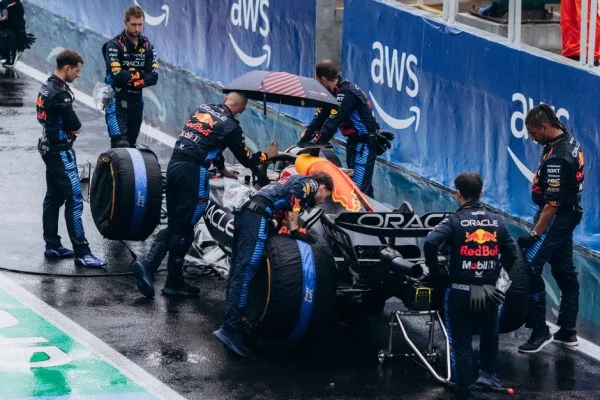 Red Bull Racing pit crew